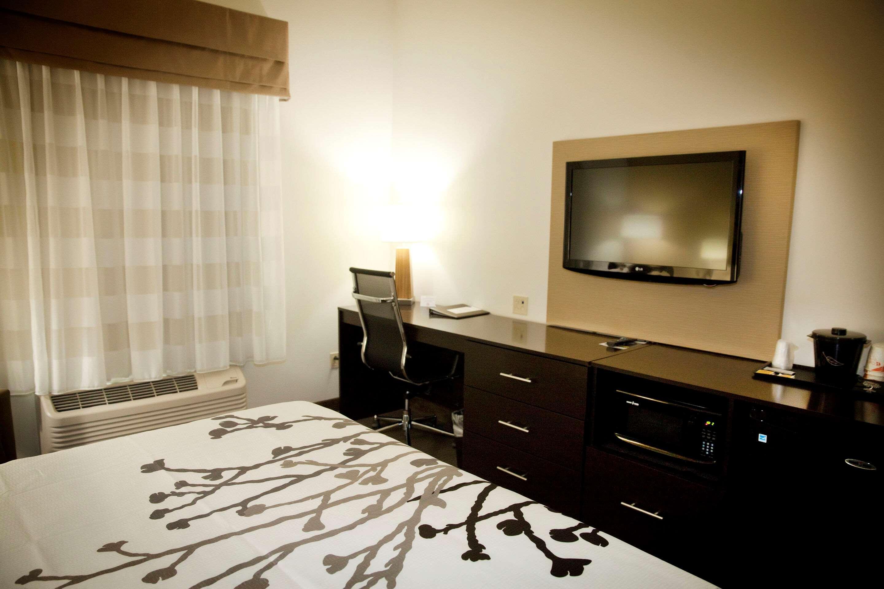 Sleep Inn & Suites Moundsville - Wheeling Bagian luar foto