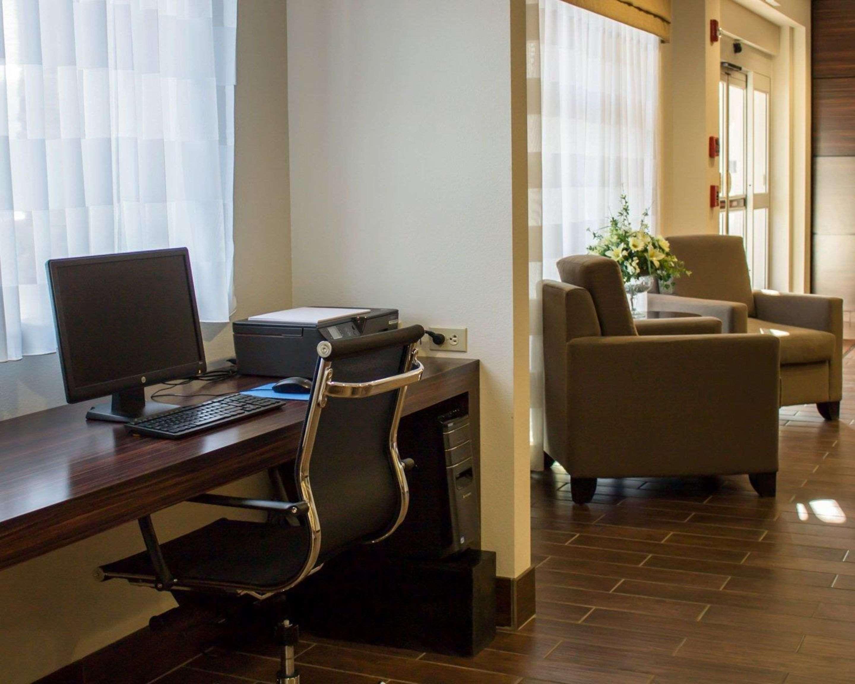 Sleep Inn & Suites Moundsville - Wheeling Bagian luar foto