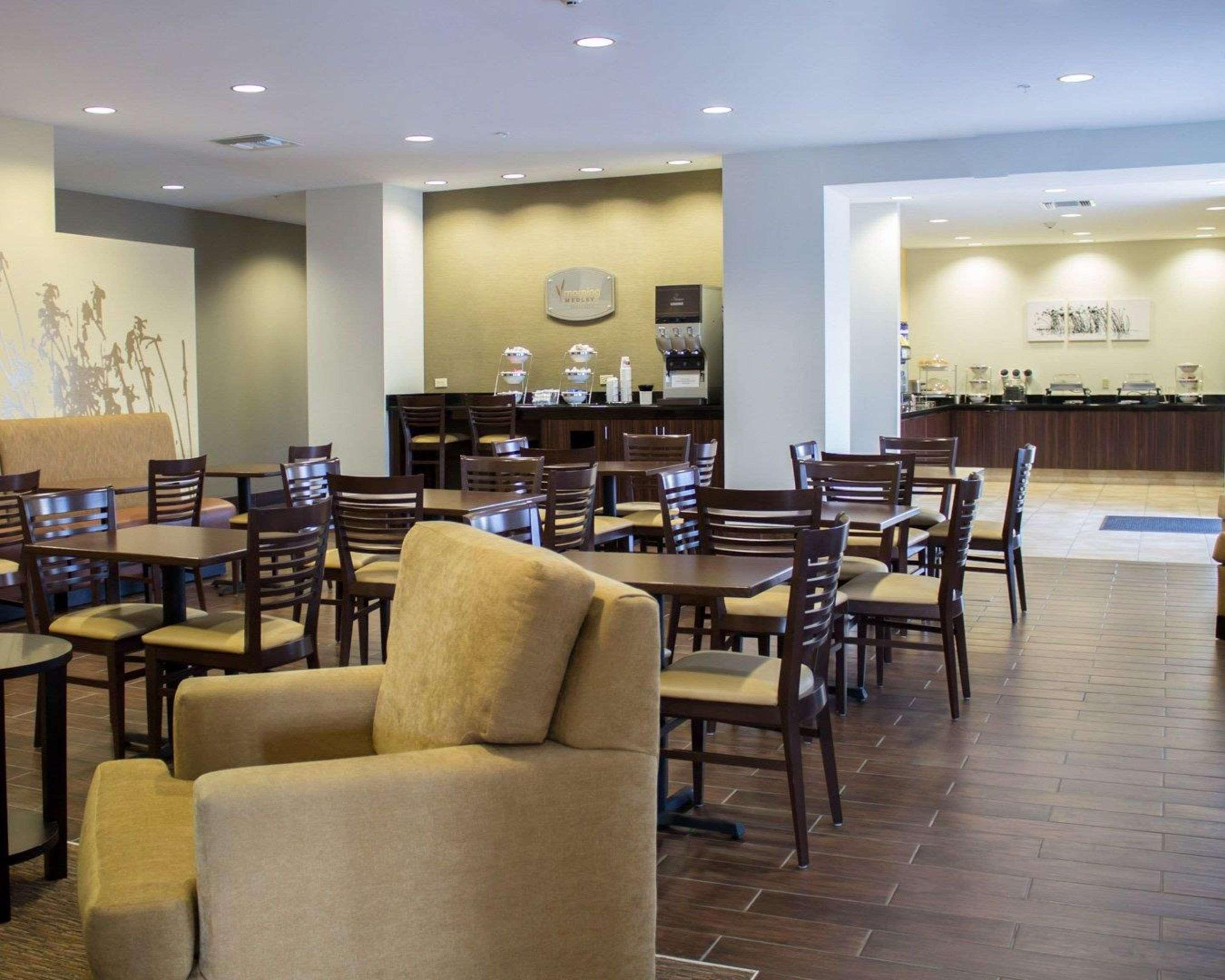 Sleep Inn & Suites Moundsville - Wheeling Bagian luar foto